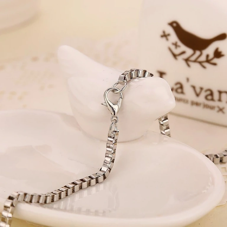 Wisiorek w kształcie krzyża inspirowany filmem Fast & Furious