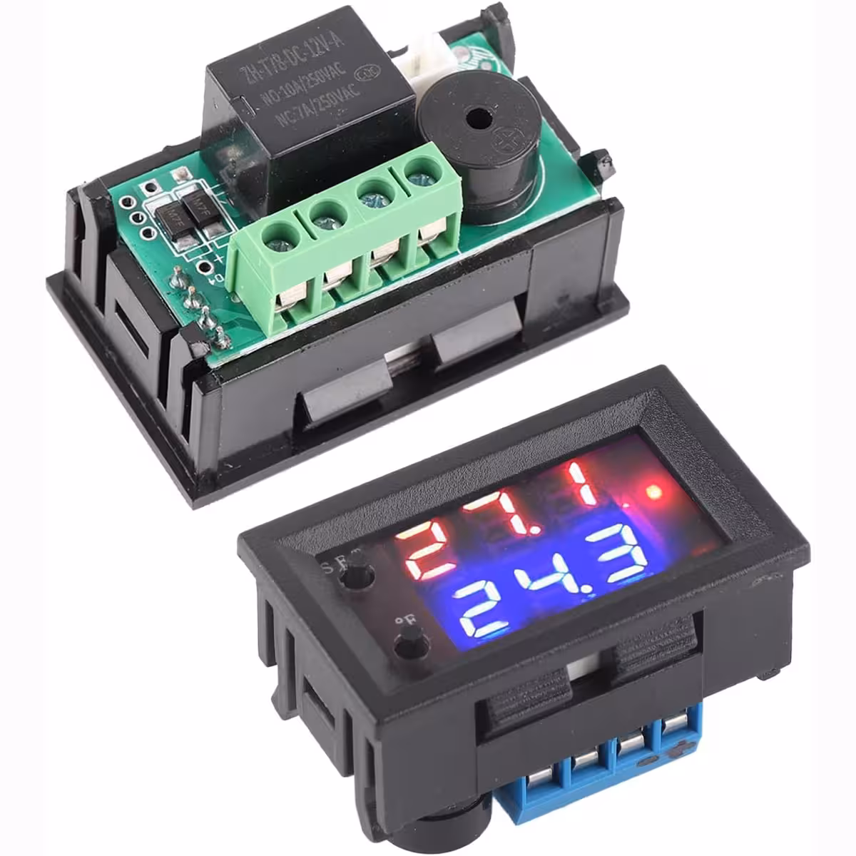 A termosztát eleje és hátulja kijelzővel és csatlakozókkal