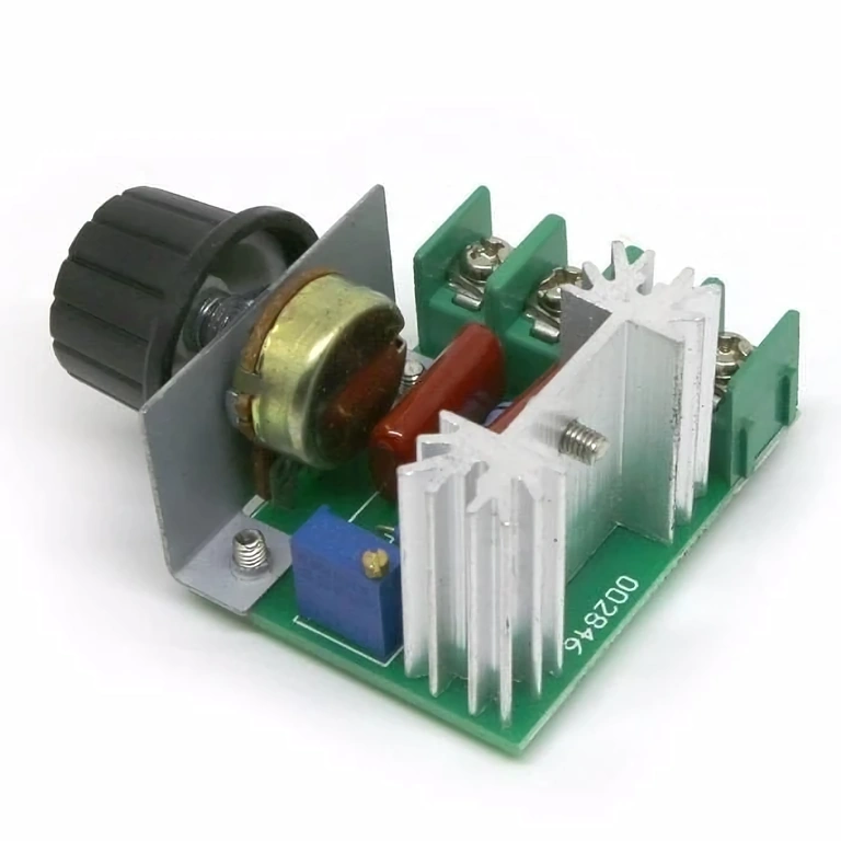 Modul fordulatszám- és fényerő szabályozásra 0–100% között