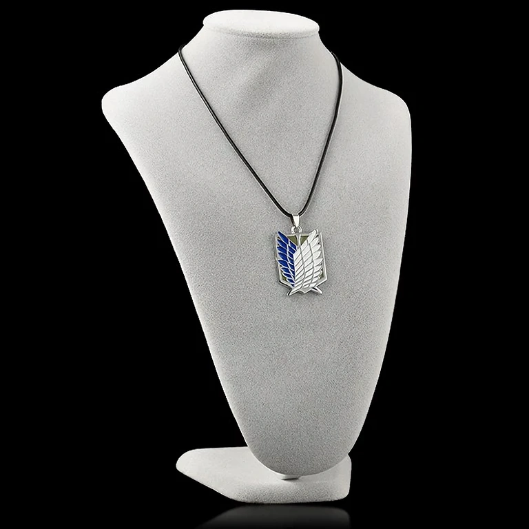 Srebrny łańcuszek z medalionem Attack on Titan – idealny dla fanów anime