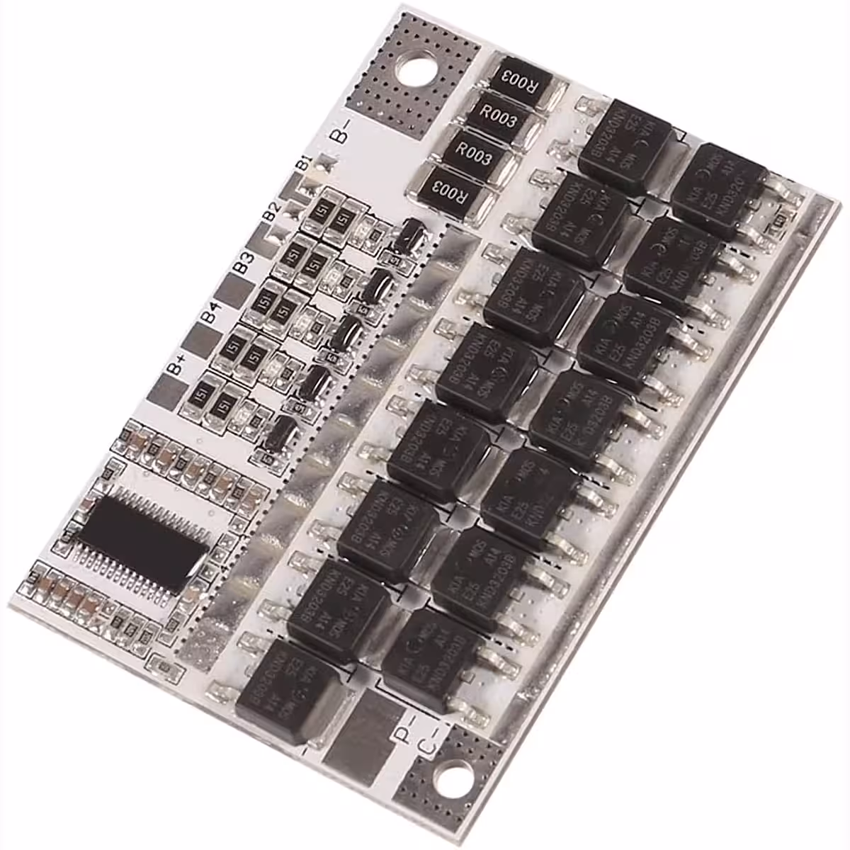 Részletes kép a BMS 5S 100A panel elülső részéről, elektronikai komponensek láthatóak