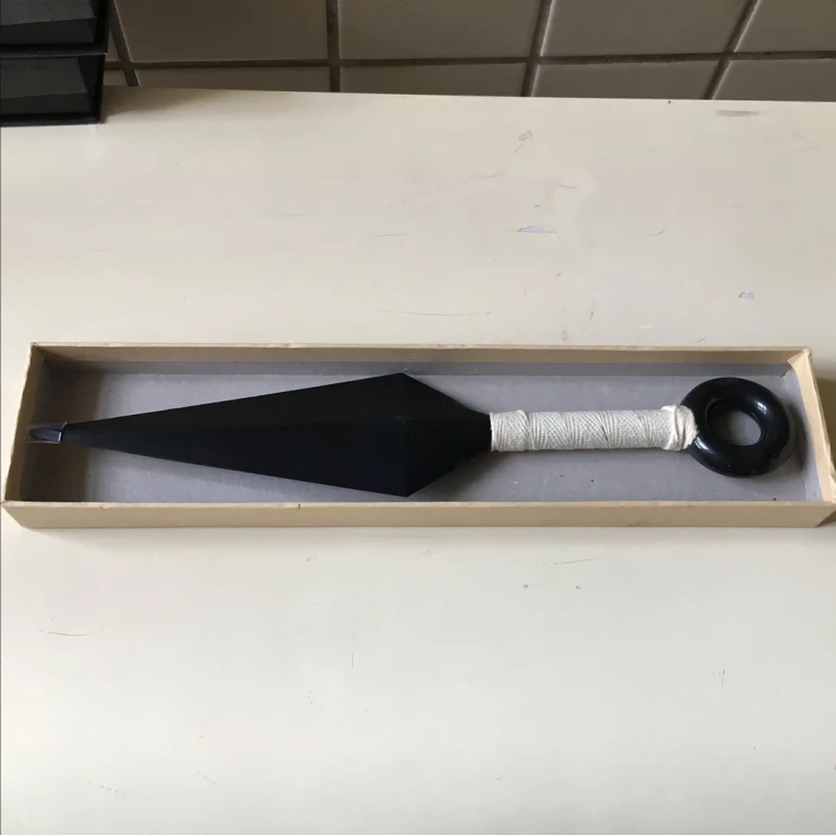 Zabawka w formie broni ninja z motywem Naruto