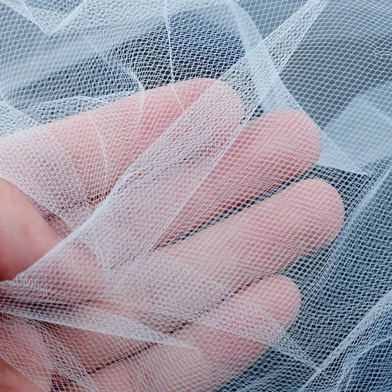 Akcesorium do włosów panny młodej z welonem Biały welon mocowany grzebieniem, idealny do luźnych fryzur lub koków