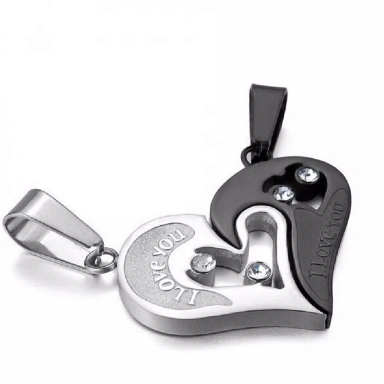 Dopasowane łańcuszki z sercem dla zakochanych Dwa naszyjniki z wisiorkami serca, odpowiednie dla par