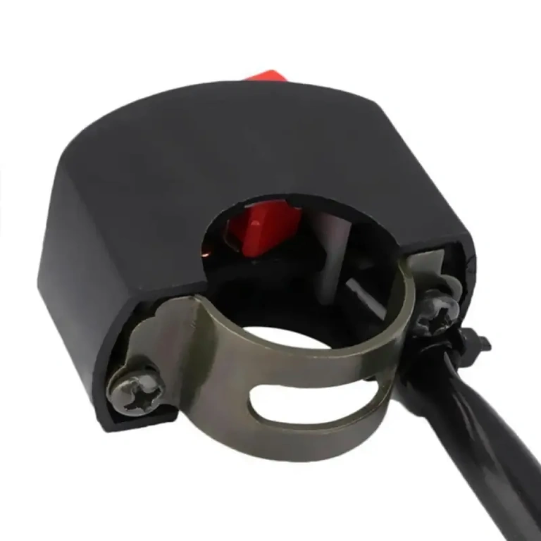 Przycisk przełącznika do włączania świateł i akcesoriów ATV