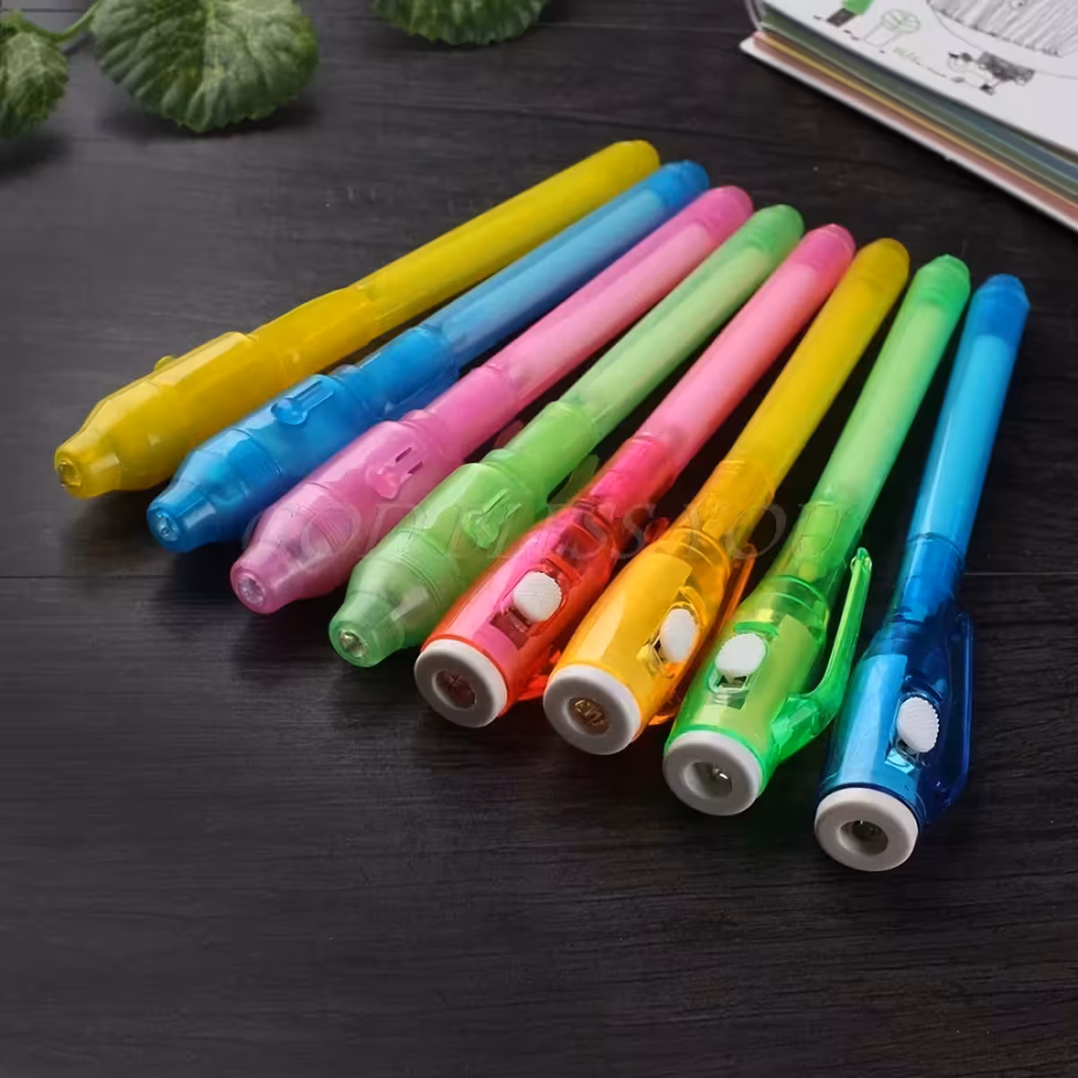 Zestaw kolorowych długopisów z niewidzialnym tuszem do kreatywnych gier