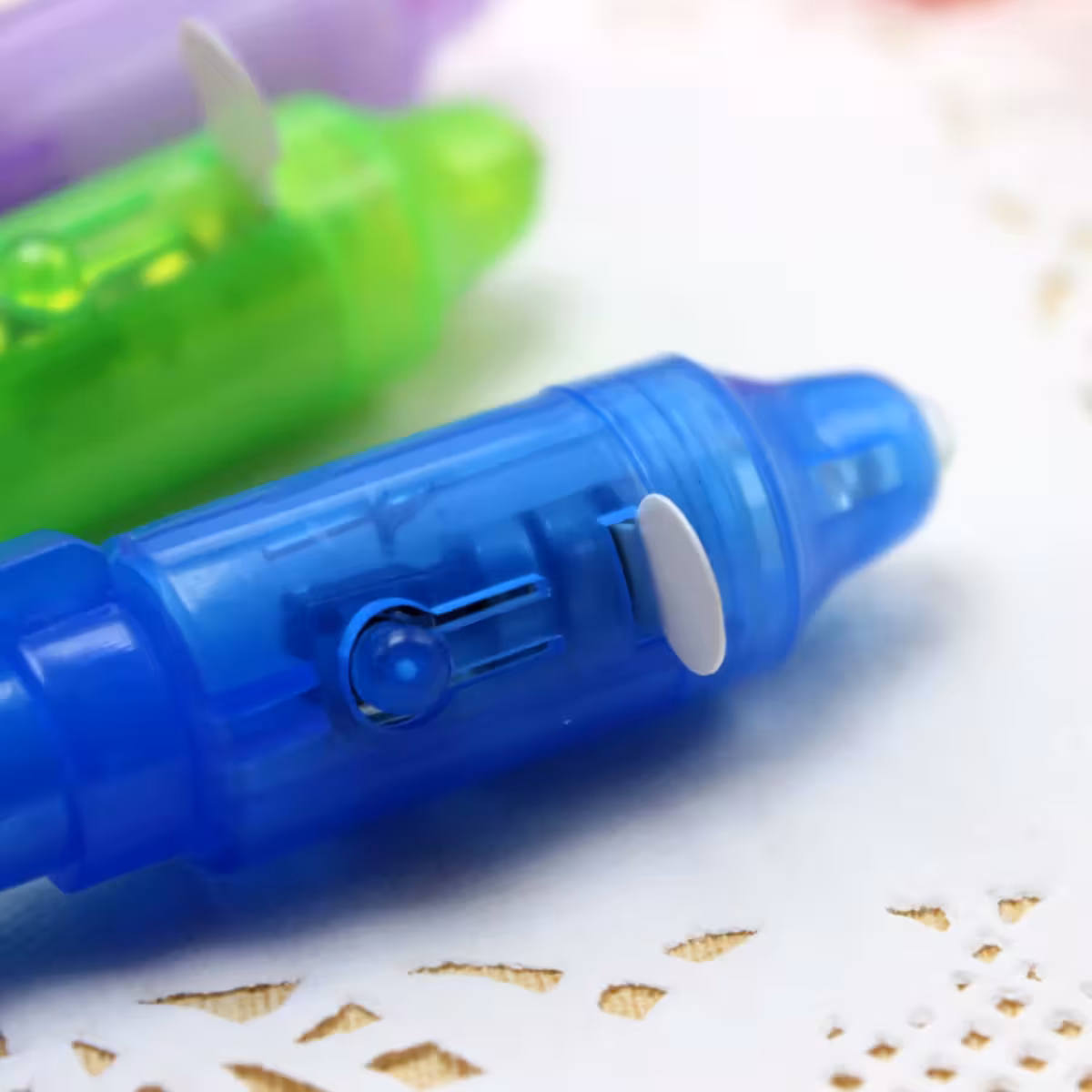 Długopis z niewidzialnym tuszem i lampą UV do pisania ukrytych wiadomości