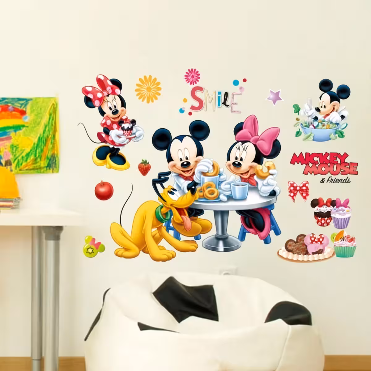 Sticker autoadeziv cu personaje Disney pentru perete – Mickey, Minnie, Pluto
