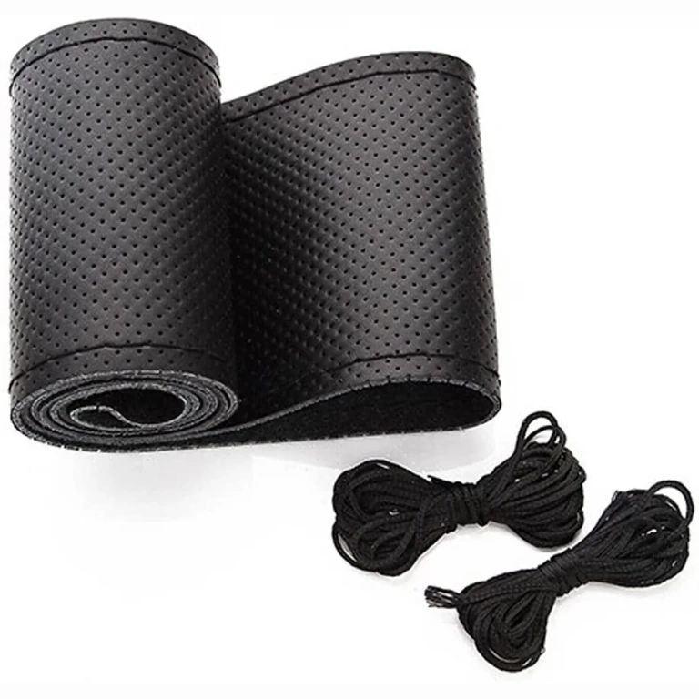 Czarny pokrowiec na kierownicę – wysoka jakość Czarny pokrowiec ręcznie szyty, elegancki wygląd