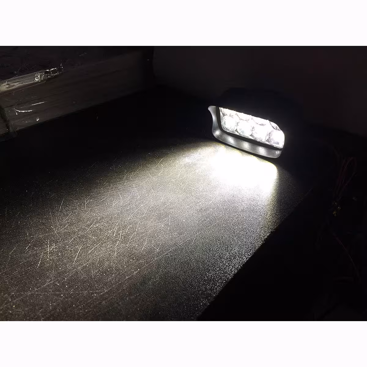 Intensywne białe światło do użytku na zewnątrz