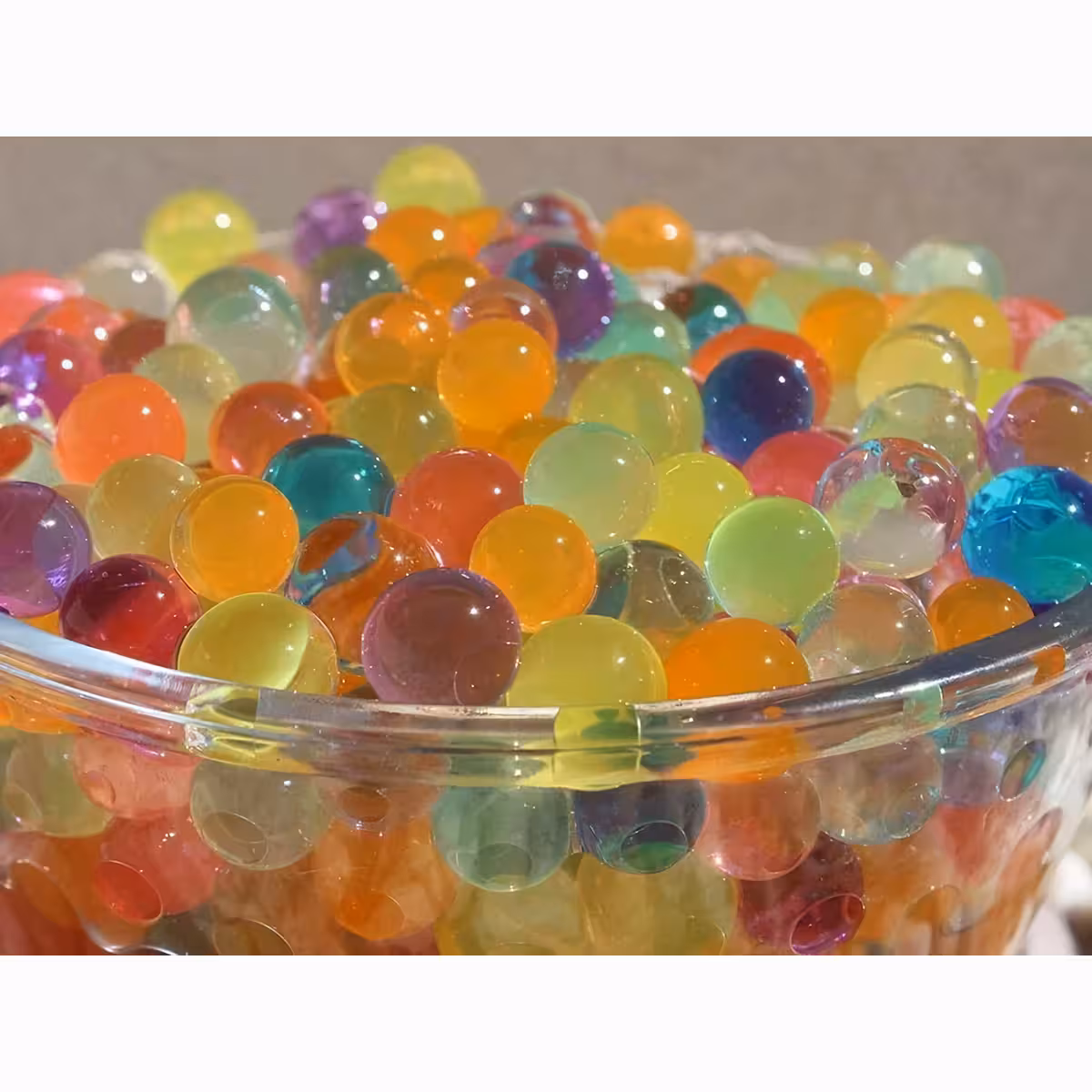 Hydrofilowe kulki chłonące wodę i rosnące, idealne do dekoracji i eleganckich aranżacji