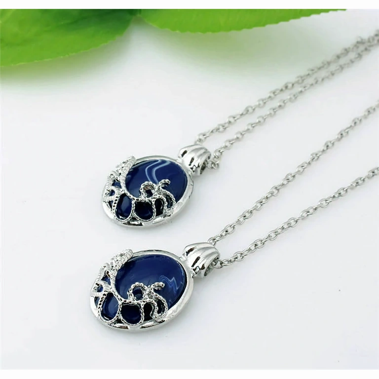 Naszyjnik z kamieniem Lapis Lazuli używany do ochrony wampirów przed światłem dziennym