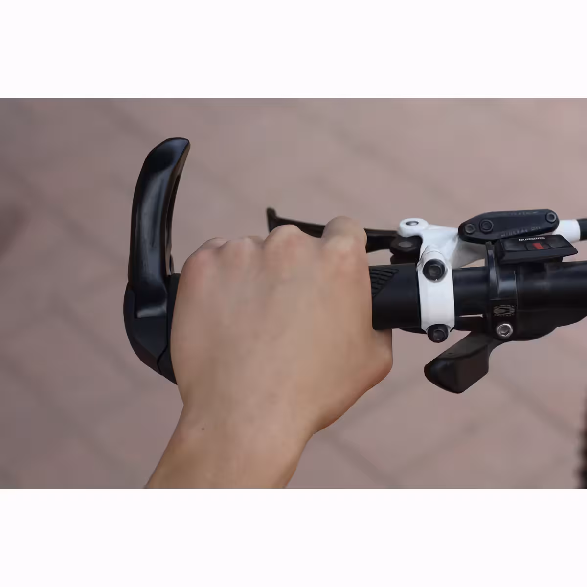 Antywibracyjne gripy MTB z gumowymi końcówkami i bocznymi rogami