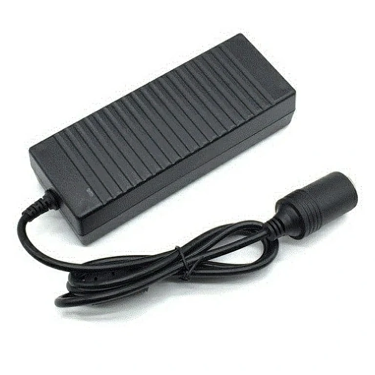 Konwerter z gniazdka 220V do 12V z wtyczką zapalniczki do zasilania sprzętu samochodowego