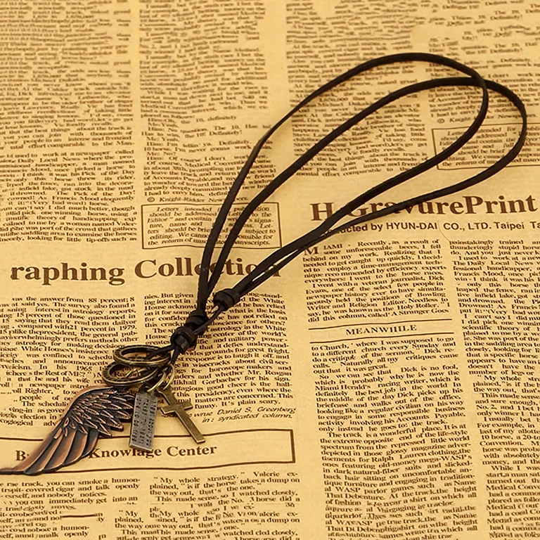 Krzyżyk na naszyjniku skórzanym czarnym dla mężczyzn