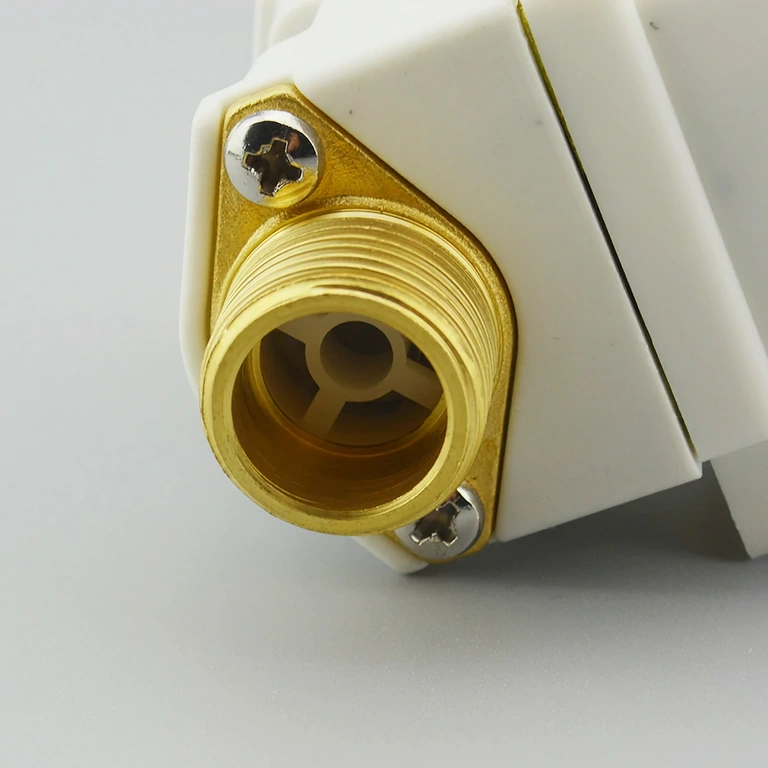 Elektrozawór wody 12V normalnie zamknięty z przyłączem ½ cala Normalnie zamknięty elektrozawór wodny 12V z przyłączem ½ cala, idealny do systemów solarnych