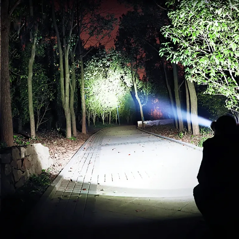 Latarka czołowa LED, idealna do pracy i aktywności w ciemności