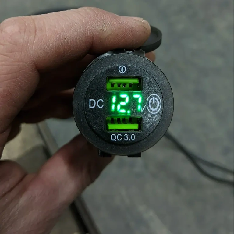 Podwójna ładowarka USB do roweru Ładowarka USB z dwoma portami na kierownicę motocykla i roweru