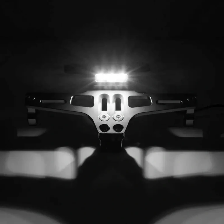 Czarny uchwyt tablicy rejestracyjnej moto Czarny uchwyt na tablicę, nowoczesny design