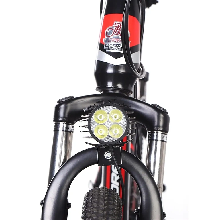 Reflektor LED zamontowany z przodu roweru elektrycznego, widok z przodu