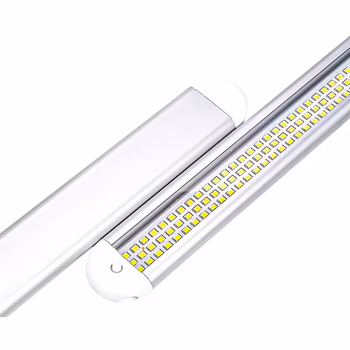 Zdjęcie zbliżeniowe z detalami lampy LED do samochodu: układy SMD i konstrukcja