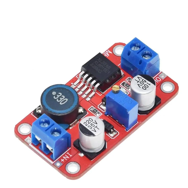 Moduł XL6019 DC-DC Boost Converter, wyraźny widok z przodu do szczegółowej oceny konstrukcji