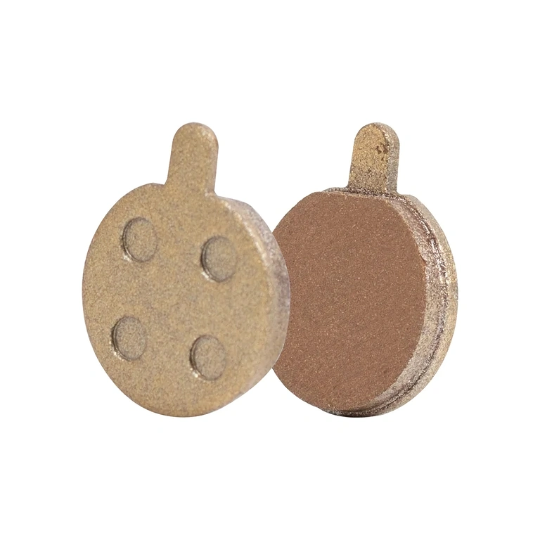 Klocki hamulcowe do hulajnogi elektrycznej Klocki hamulcowe zamontowane na hulajnodze elektrycznej