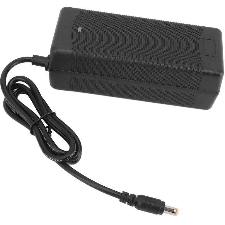 Ładowarka 48V–54.6V 2A do hulajnóg, rowerów i skuterów elektrycznych, z ochroną i wskaźnikiem LED