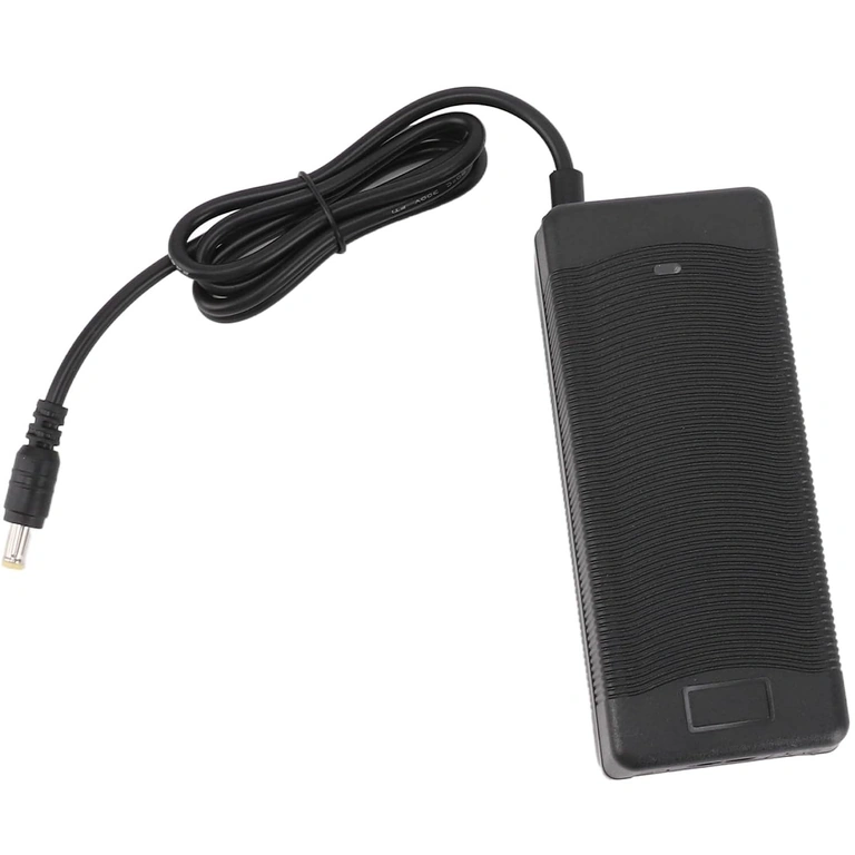 Wtyk DC 2.1×5.5 mm do ładowarki Li-Ion 21V 2A – kompatybilny z akumulatorami Li-Ion 18V i narzędziami przenośnymi