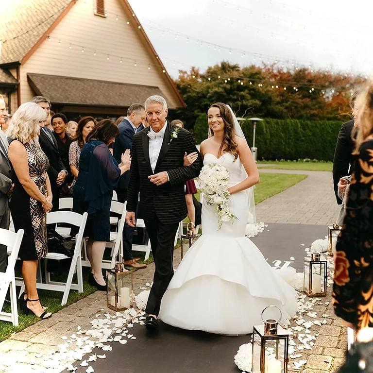 Białe płatki na sesję zdjęciową Sztuczne białe płatki używane jako rekwizyt do romantycznych zdjęć