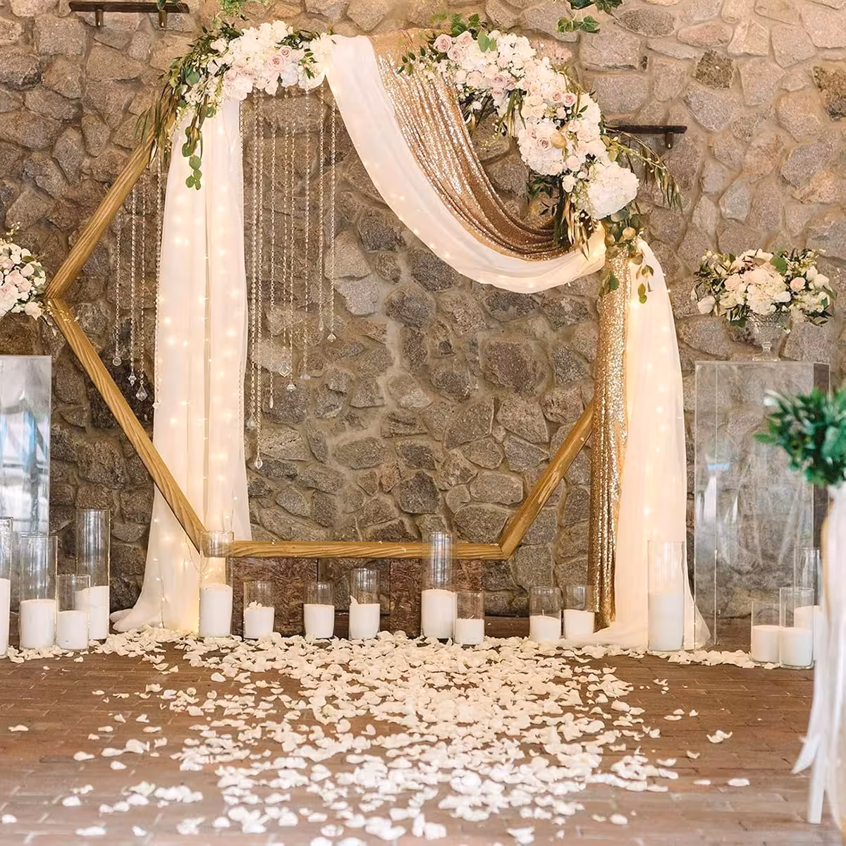 Sztuczne białe płatki do dekoracji tematycznych przyjęć