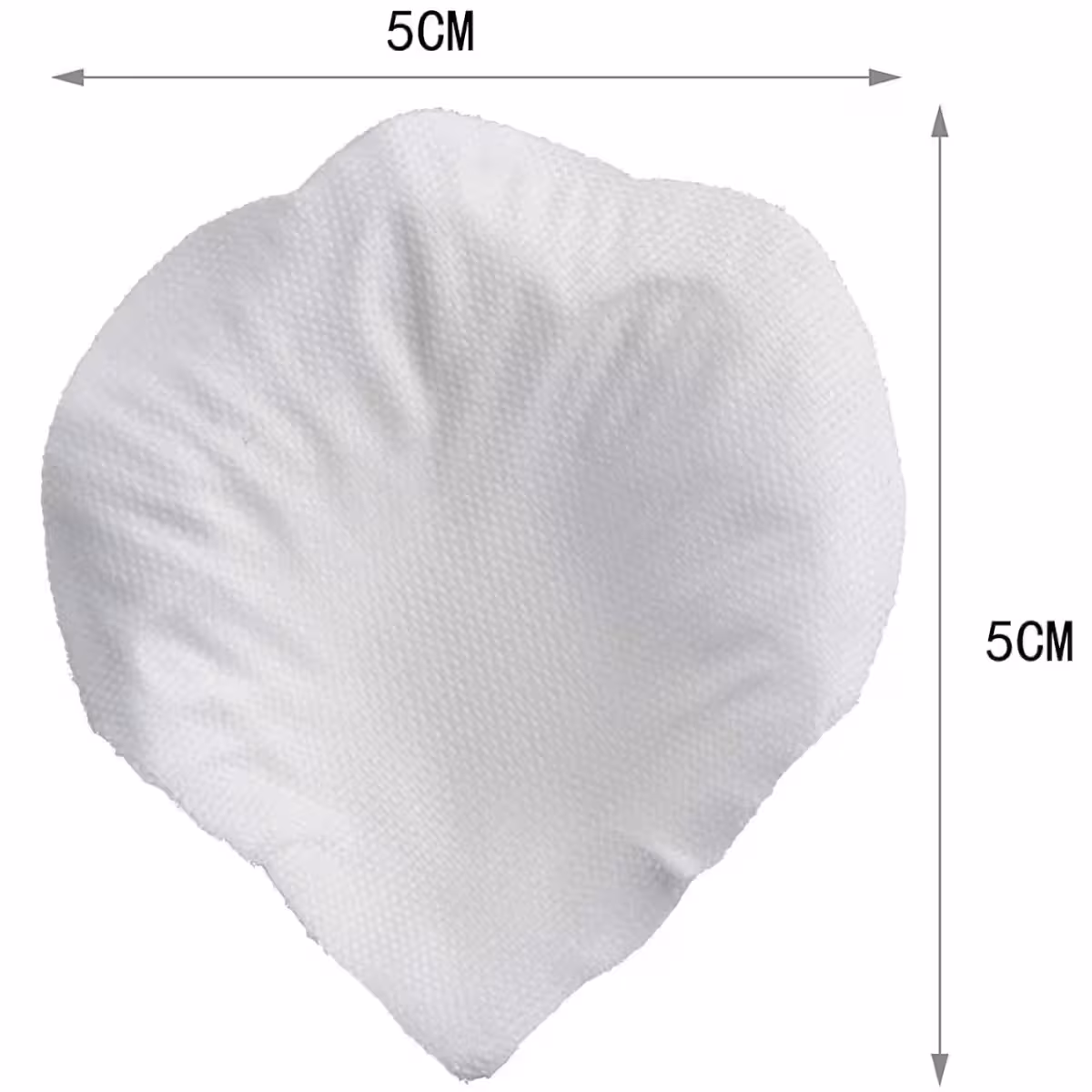 Zbliżenie sztucznych białych płatków z materiału tekstylnego