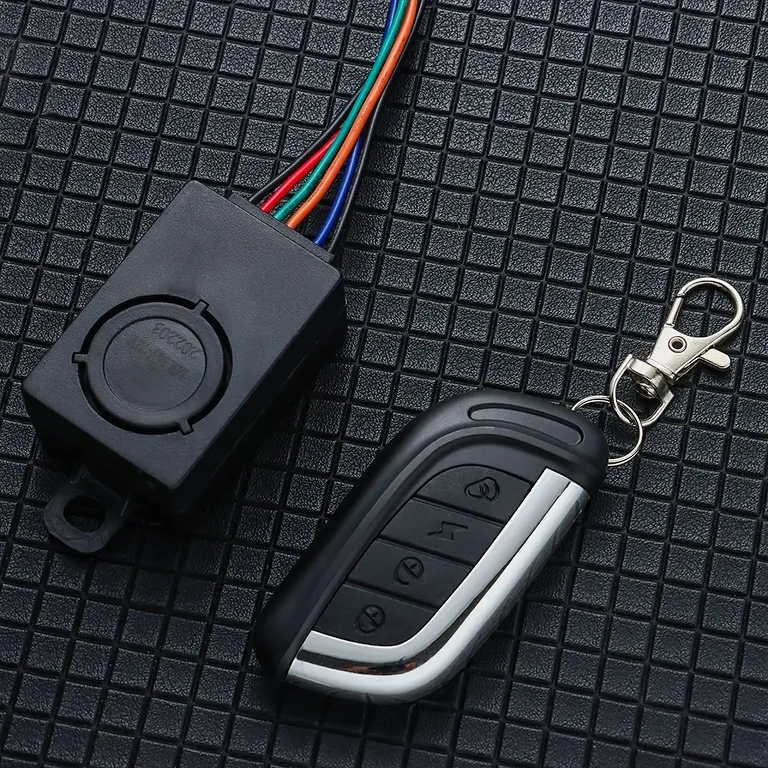 Inteligentny alarm z pilotem Inteligentny alarm antykradzieżowy z funkcją keyless i pilotem