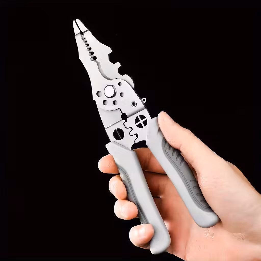 Widok z przodu wielofunkcyjnych szczypiec elektryka do przewodów.