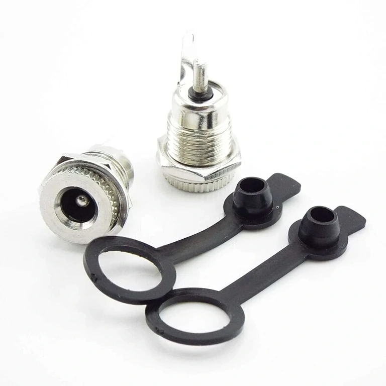 Wtyk DC 12V 5.5x2.1mm – wodoodporny, widok przedni